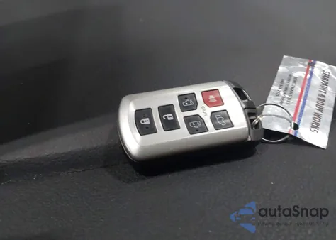 2015 Toyota Sienna Xle Premium 8 Passenger z USA, uszkodzony, nr VIN 5TDYK3DC8FS632978